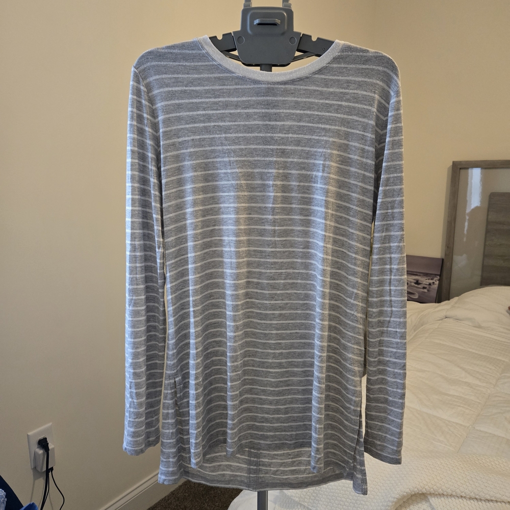 Athleta Long Sleeve Tee in Gray and White Stripes